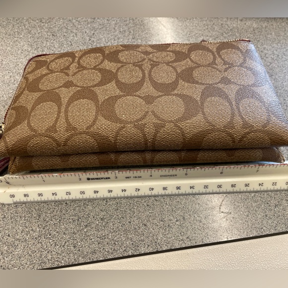 Used Coach Wallet - Picture 4 of 6